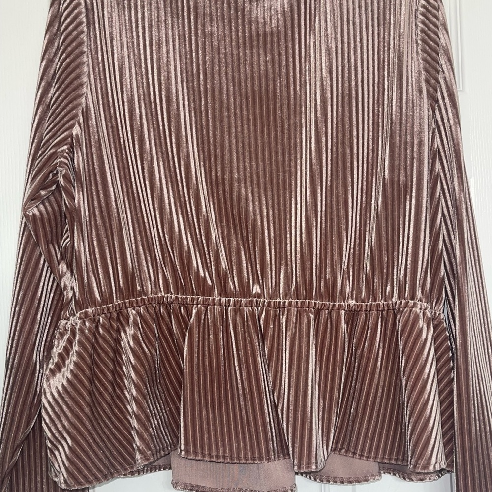 🎉HP🎉 Forever 21+ Pink Peplum Top - Picture 2 of 4